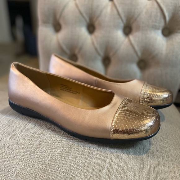 Comfortview NEW Gold Metallic Round Toe Size 12 Women’s Loafers - Picture 6 of 16
